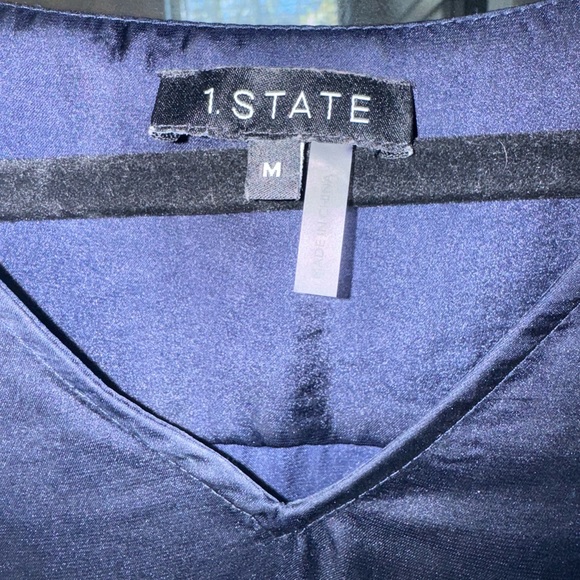 Women’s navy dress blouse, good condition. Size M - Picture 3 of 3